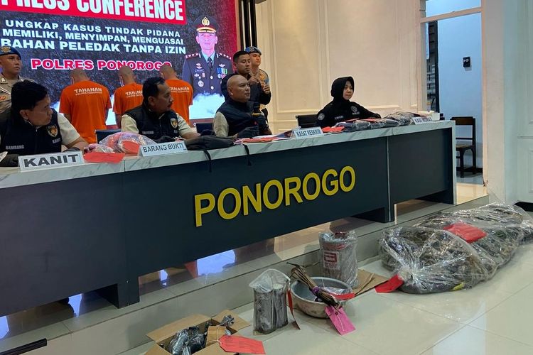 Terbangkan Balon Udara Berisi Petasan, 8 Remaja Terancam Bui 20 Tahun