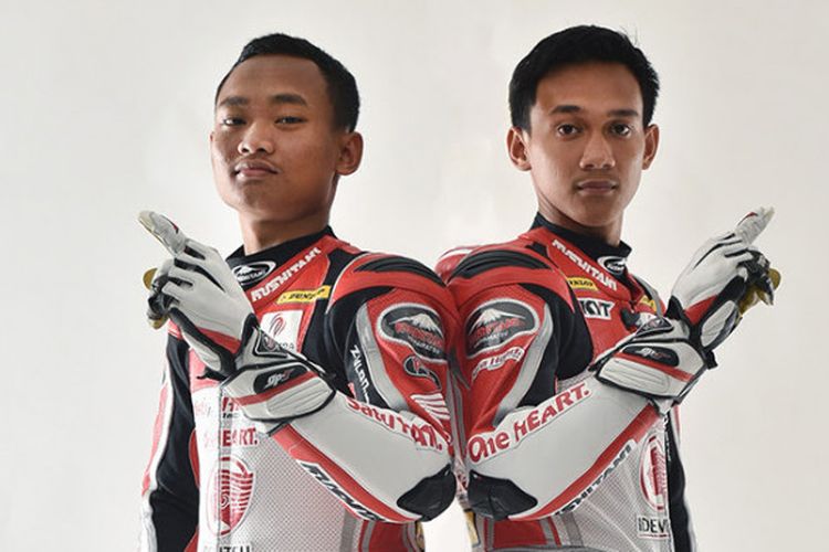 Dua pebalap Astra Honda Racing Team, Rheza Danica Ahrens (kiri) dan Awhin Sanjaya, kembali berkompetisi pada ajang Asia Road Racing Championship (ARRC) 2018.