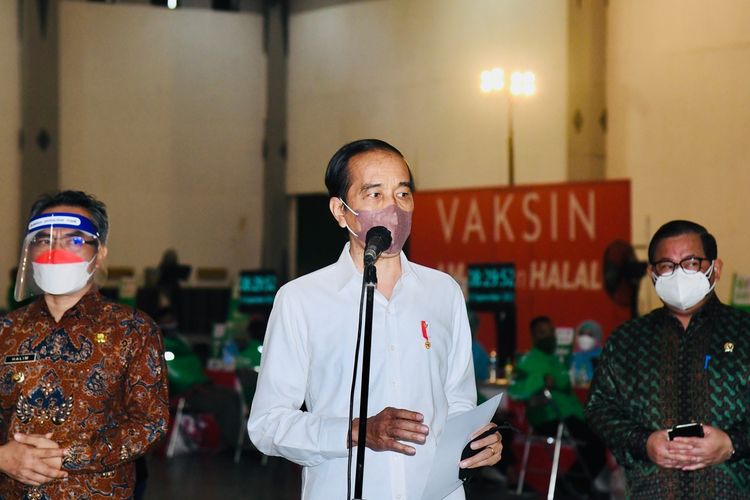 Presiden RI Joko Widodo saat berkunjung ke Yogyakarta memantau vaksinasi di JEC dan SLB N 1 Bantul, Jumat (10/9/2021)