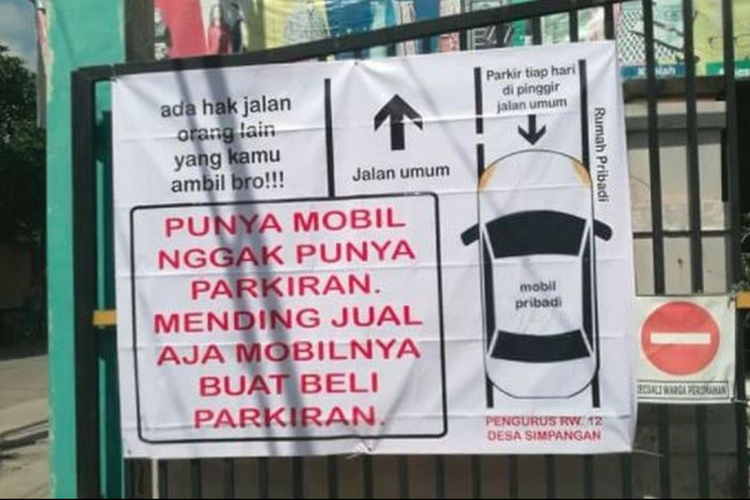 Baru-baru ini viral di media sosial yang memperlihatkan foto sebuah spanduk, yang berisi imbauan agar memiliki garasi sebelum membeli mobil. Gambar yang viral setelah diunggah oleh akun instagram @mobilgue itu, dibuat oleh pengurus RW Desa Simpangan, Cikarang Utara, Bekasi, Jawa Barat.
