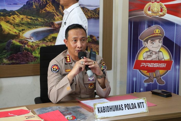Kabid Humas Polda NTT Komisaris Besar Polisi Ariasandy, saat memberikan keterangan kepada sejumlah wartawan di Markas Polda NTT, Senin (12/12/2022) 