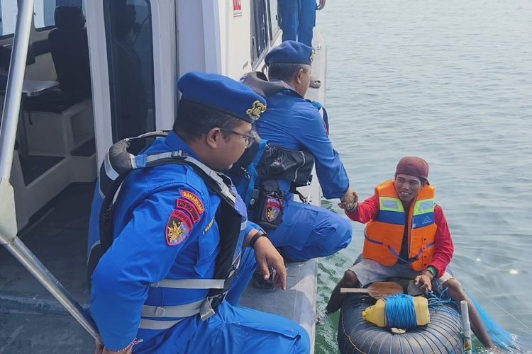 Angin Kencang Picu Gelombang Tinggi di Situbondo, Nelayan dan Pemancing Diimbau Waspada