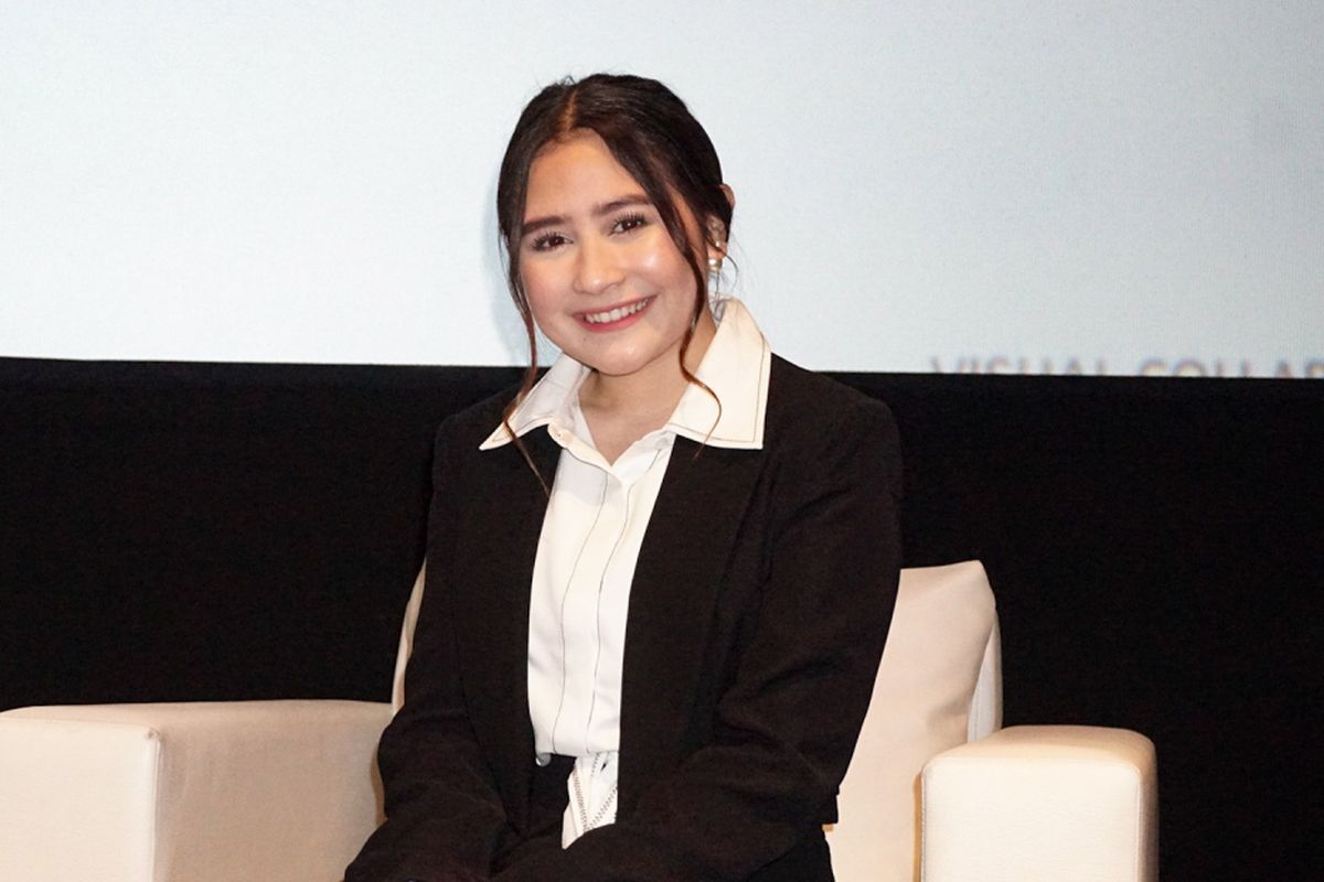 Artis peran Prilly Latuconsina saat mengisi acara We The Youth, Youth X Public Figure Vol. 5: Connecting Indonesia  di XXI Epicentrum, Rasuna Said, Kuningan, Jakarta Selatan, Sabtu (21/7/2018).