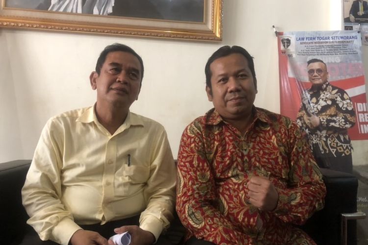 Pengacara Steffanus, Gonggom Sihite (kiri) dan Darius Situmorang, di Pejaten, Jakarta Selatan, Kamis (15/9/2022).