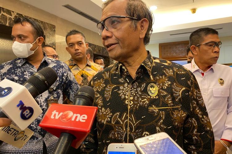 Menteri Koordinator Bidang Politik, Hukum, dan Keamanan (Menko Polhukam) Mahfud MD dalam sarasehan isu strategis “Sinkronisasi Tata Kelola Pertambangan Mineral Utama Perspektif Politik, Hukum, dan Keamanan” di Tanah Abang, Jakarta Pusat, Selasa (21/3/2023).