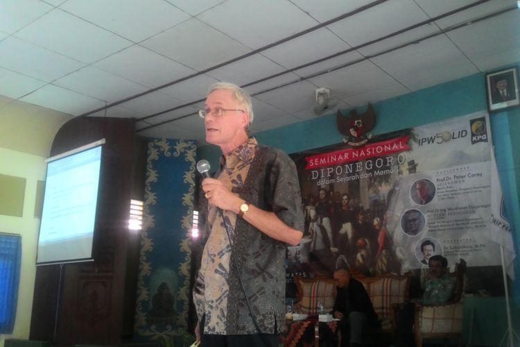 Seminar Nasional dengan tema Diponegoro dalam Sejarah dan Memori ini mengupas singkat tentang buku Kuasa Ramalan yang ditulis Peter Carey, sejarawan asal Inggris. Ia menulis hasil penelitiannya tentang Diponegoro, perjuangannya, serta ketidakadilan yang dialami masyarakat Jawa di masa kolonial.