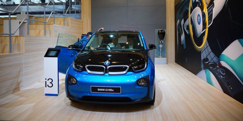 BMW i3 mejeng di GIIAS 2017
