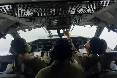 Melihat Proses Modifikasi Cuaca di Selat Sunda dari Pesawat CN-295