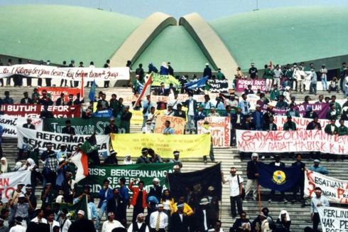 24 Tahun yang Lalu Mahasiswa Duduki Gedung DPR/MPR, Bagaimana Ceritanya?