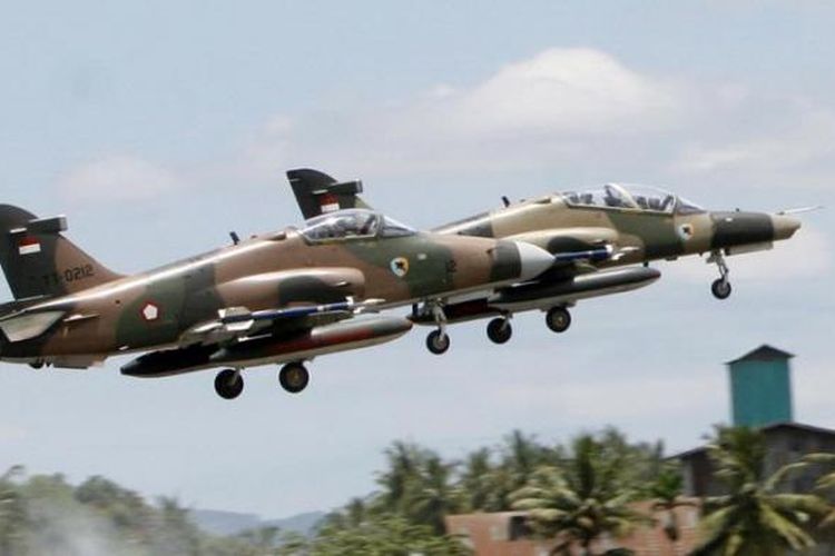 Dua pesawat tempur jenis Hawk 100/200 milik TNI AU