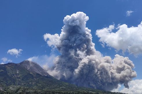 Gunung Merapi Meletus, Warga Turgo Sleman Turun Mengungsi