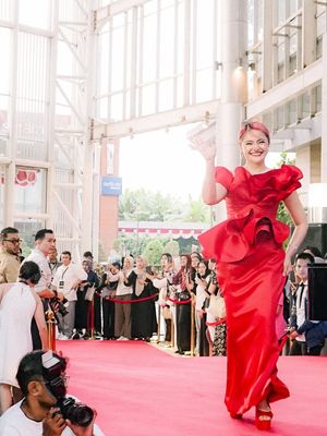 Marshanda pada saat gala premiere La Tahzan