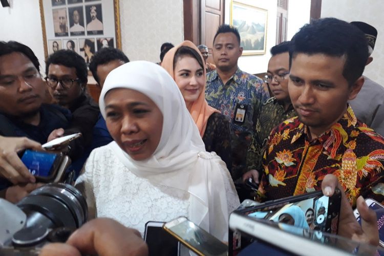 Padangan gubernur dan wagub Jatim terpilih, Khofifah Indar Parawansa dan Emil Elistyanto Dardak di Gedung Negara Grahadi Surabaya, Senin (11/2/2019) malam