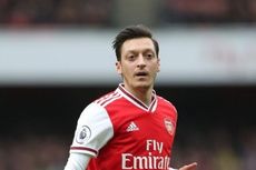 Mesut Oezil, Satu dari Tiga Pemain Arsenal yang Tolak Pemotongan Gaji