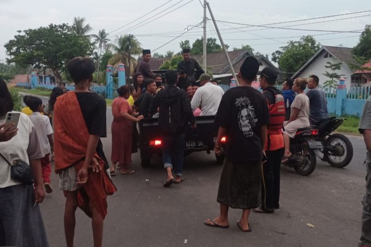 Suasana evakuasi korban tenggelam di Lombok Timur, Selasa (16/1/2025).