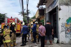 Kebakaran Toko Bahan Kimia di Krendang, 2 Karyawan Alami Sesak Napas