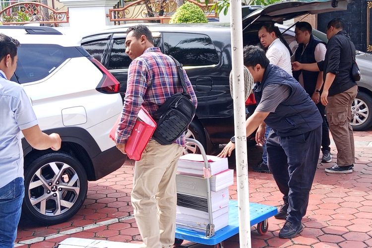 Tahan Tiga Terdakwa Kasus Pemerasan PPDS Undip, Kejaksaan Sita 19 Handphone dan Uang Tunai