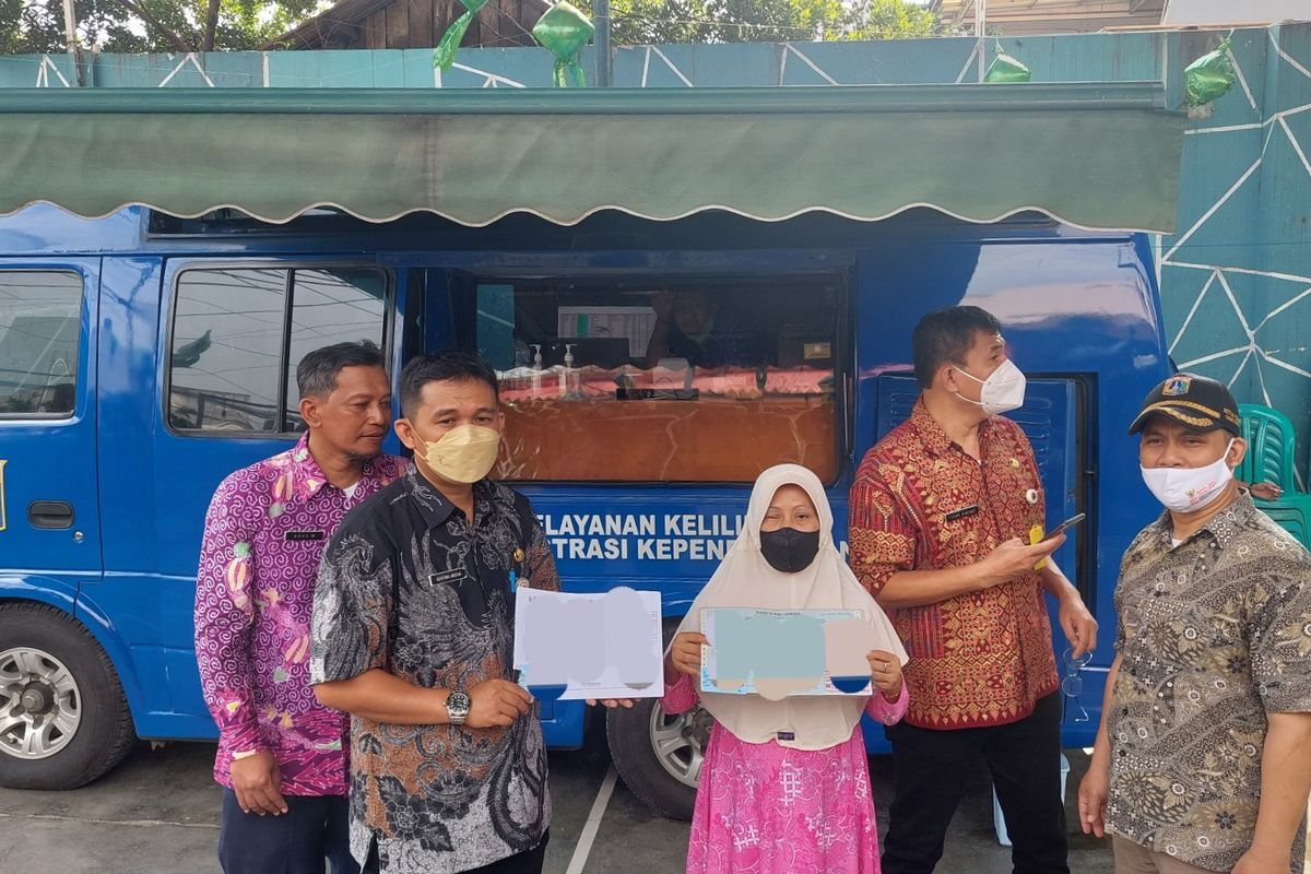 Suku Dinas Kependudukan dan Pencatatan Sipil (Sudin Dukcapil) Jakarta Barat kembali membuka posko bagi warga yang terdampak perubahan nama jalan di Jakarta Barat, pada hari kedua, Kamis (30/6/2022).