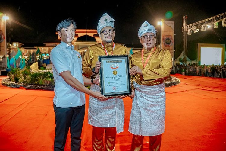 Pemerintahan Kota (Pemkot) Medan berhasil mendapatkan penghargaan dari Museum Rekor Indonesia (MURI) atas Tari Zaipan yang berhasil dibawakan oleh penari dengan asal negara terbanyak, yaitu Indonesia, Malaysia, Singapura, Thailand, dan Brunei Darussalam.