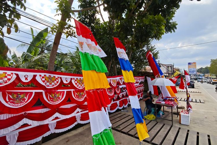 Jelang HUT RI, Pedagang Bendera di Samarinda Mengeluh Sepi, Jualan 10 Hari Belum Laku