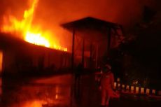 Pabrik Benang di Rancaekek Terbakar, TNI/Polri Bubarkan Kerumunan Warga