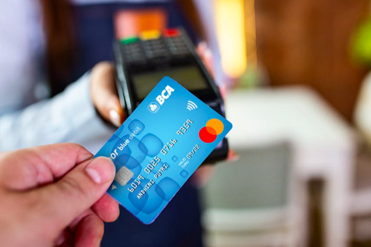 Cara mendapatkan kartu debit BCA Mastercard contactless.