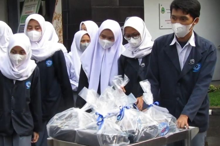  Sekolah Menengah Kejuruan (SMK) Negeri 9 Kota Bandung agendakan program Rantang Siswa.
