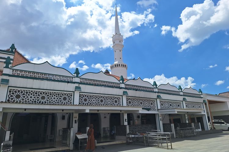 Cerita di balik nama Masjid Keramat Luar Batang, Jakarta Utara.