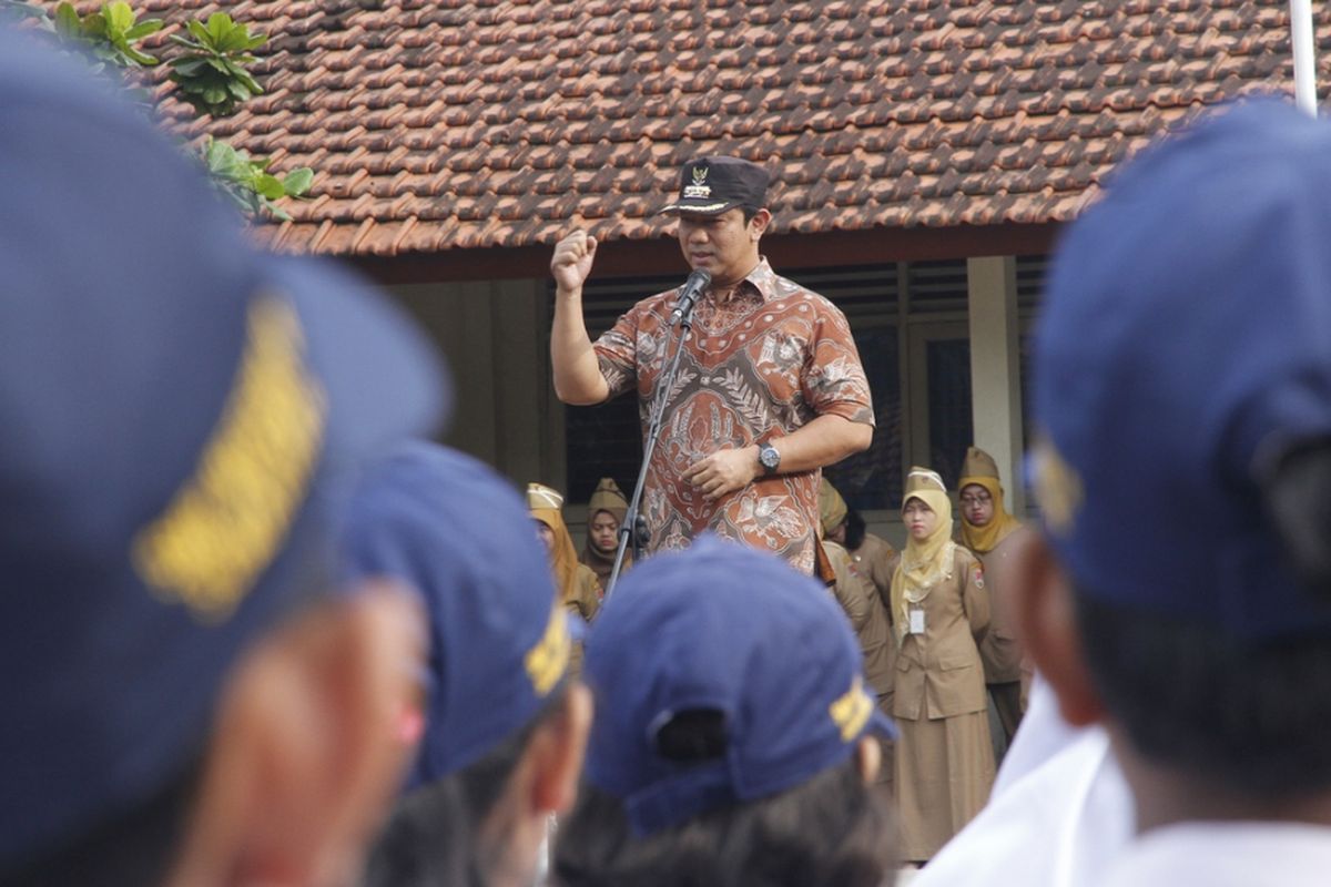 Hendi juga mengingatkan kepada siswa SMP Negeri 11 Kota Semarang agar berkompetisi dalam koridor yang positif.