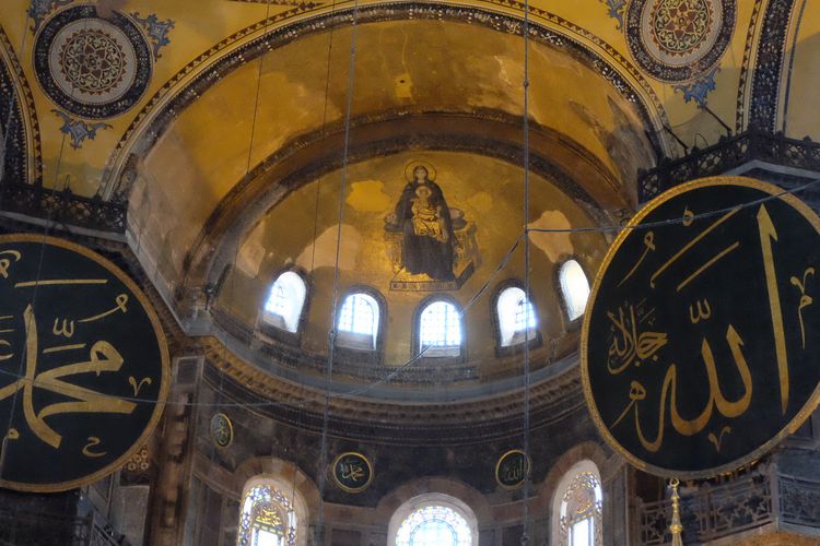 Interior Hagia Sophia di Turki.