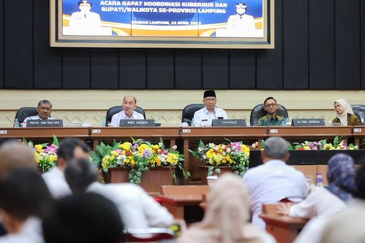 Pemerintah Provinsi (Pemprov) Lampung bersama Panitia Khusus (Pansus) Tata Niaga Singkong Dewan Perwakilan Rakyat Daerah (DPRD) Provinsi Lampung mendesak pemerintah pusat menyelesaikan persoalan singkong yang tak dapat dituntaskan di tingkat provinsi. 