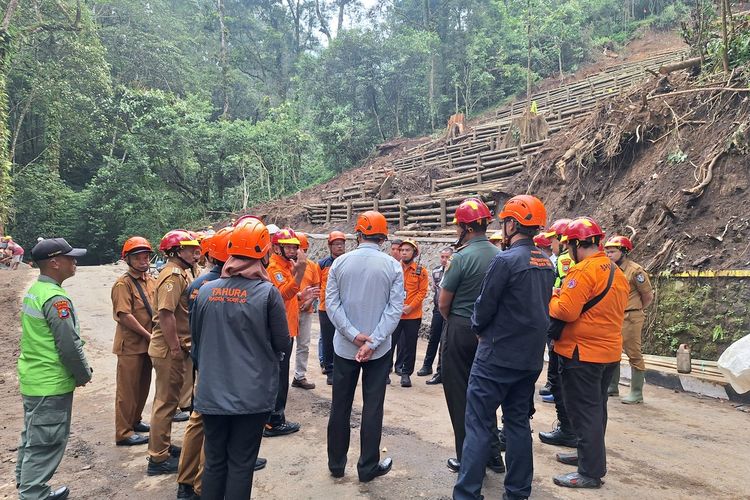 Jalur Mojokerto-Batu yang Ditutup akibat Longsor Dibuka Terbatas