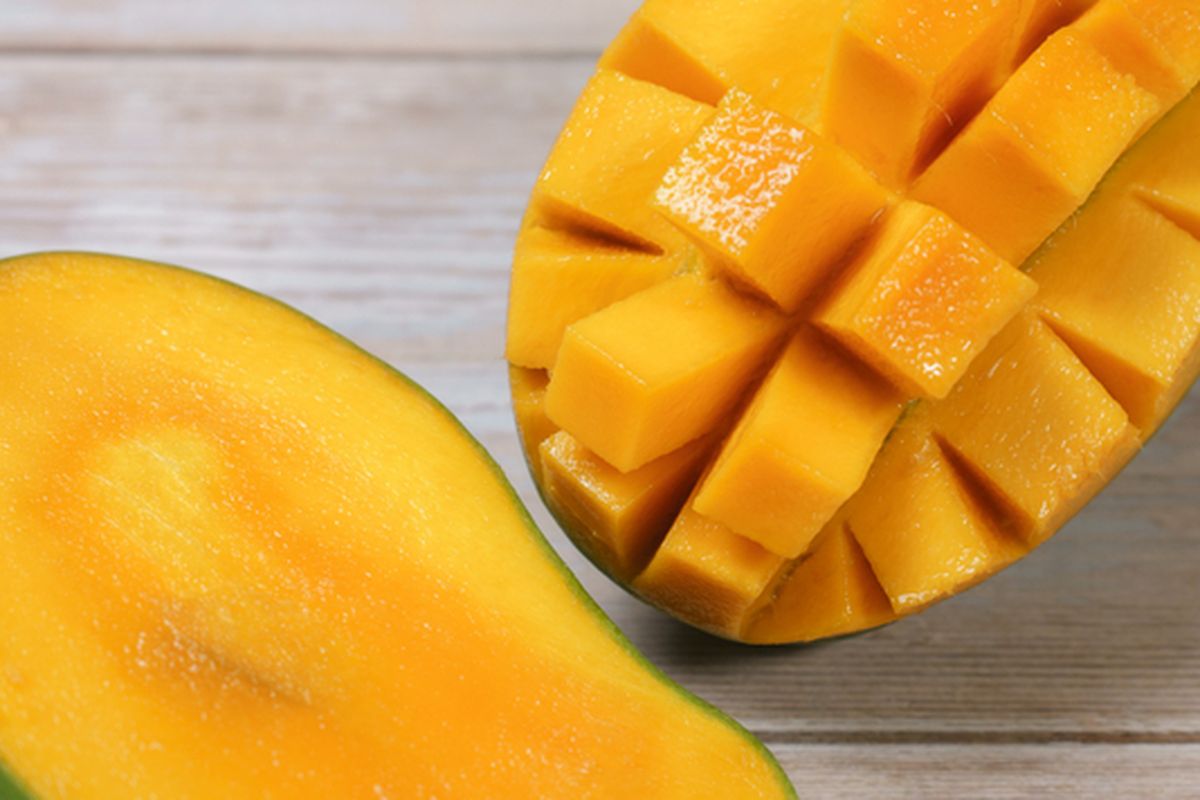 ilustrasi mangga harum manis. 