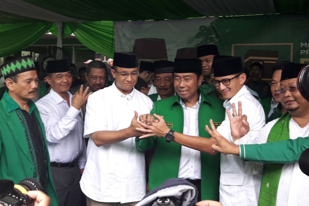 Deklarasi dukungan DPW PPP DKI Jakarta kubu Djan Faridz untuk pasangan calon gubernur dan calon wakil gubernur nomor pemilihan tiga, Anies Baswedan dan Sandiaga Uno di Kantor DPW PPP DKI, Buaran, Jakarta Timur, Minggu (12/3/2017).