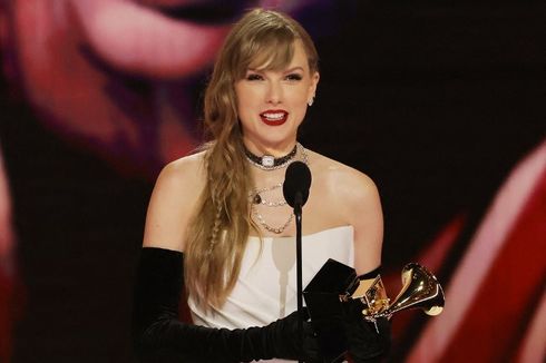 Gaya Taylor Swift, Pakai Choker Arloji 300 Karat Saaf Hadiri Grammy