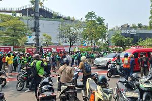 Rombongan Diduga Massa Tandingan Tiba di Gerbang Pemuda Jakpus, Batal Demo Usai Disoraki Ojol