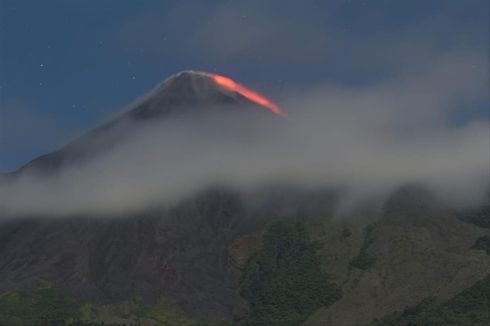 Guguran Lava Gunung Karangetang Mengarah ke Kali Beha Timur, Bupati Sitaro Keluarkan Imbauan
