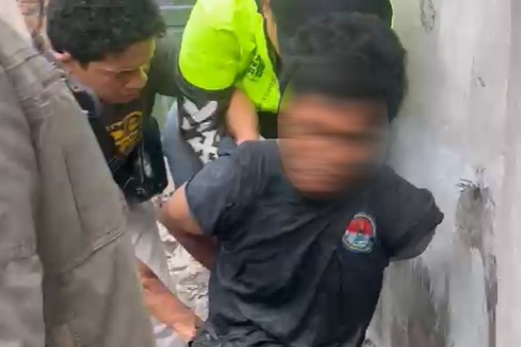 Mobil Boks JNT Mogok di Belawan, Sopir Dirampok Komplotan Bersenjata Kapak