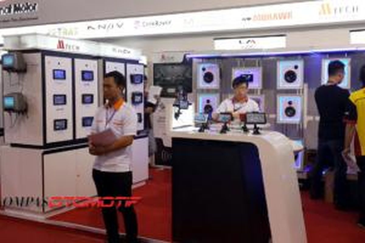 Paket Audio untuk MPV murah bertebaran di IIMS 2014.