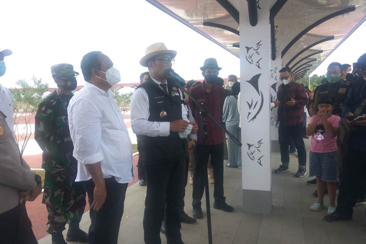 Gubernur Jabar Ridwan Kamil meresmikan Alun-alun Kabupaten Pangandaran, di Desa Cintaratu Kecamatan Parigi, Minggu (20/02/2022).