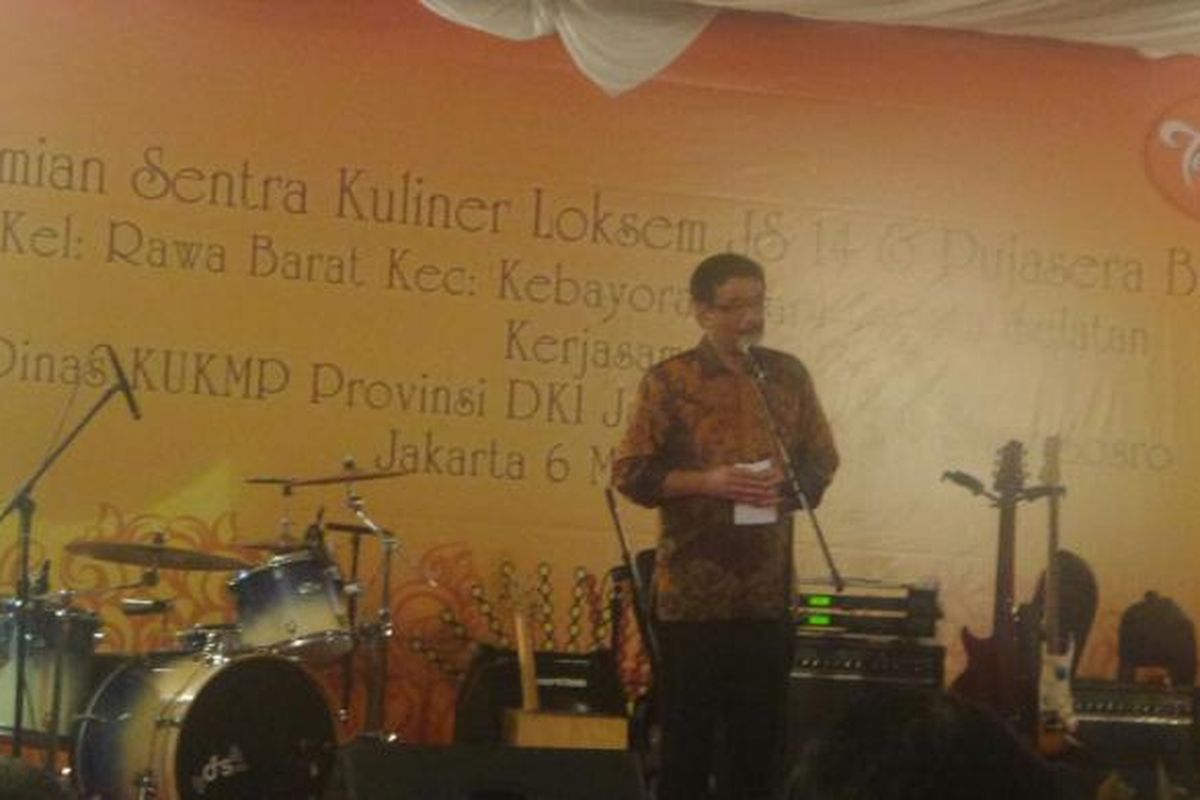 Wakil Gubernur DKI Jakarta Djarot Saiful Hidayat meresmikan sentra kuliner di lokasi binaan Kelurahan Rawa Barat, Kebayoran Lama, Jakarta Selatan, Senin (6/3/2017).
