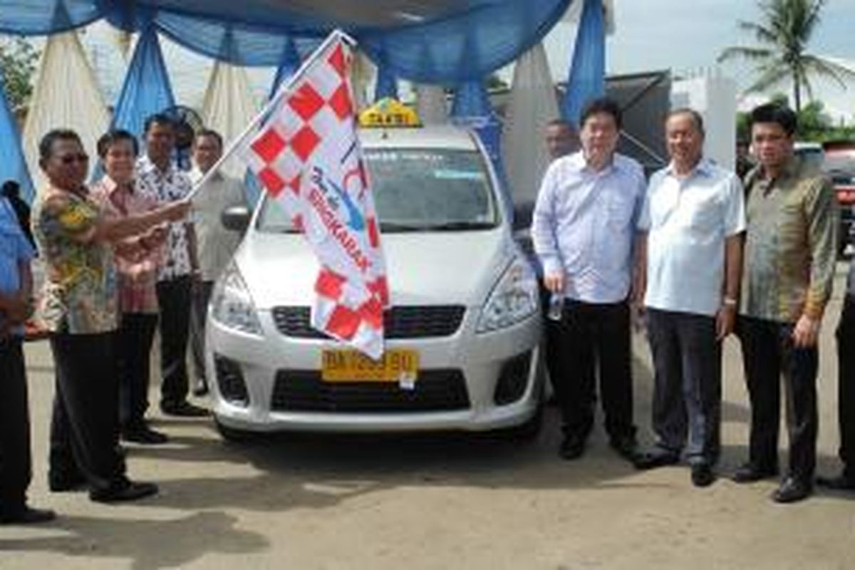 Peluncuran Taksi Express di Padang, Sumatera Barat, Jumat (6/6/2014). 
