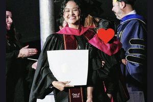 Anak Anies Baswedan Lulus S2 Harvard, Terima Ijazah Sambil Gendong Anak