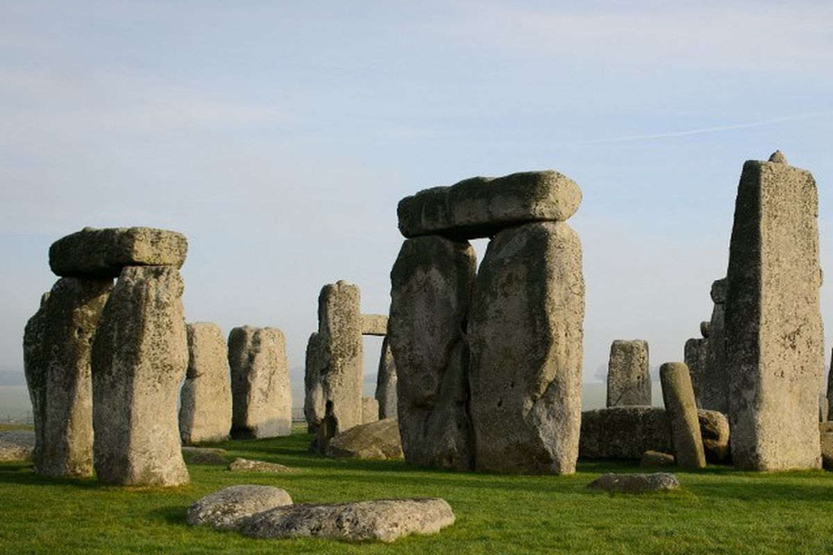 Monumen prasejarah Stonehenge, sebuah situs warisan dunia, dekat Amesbury di barat daya Inggris.
