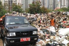 Truk Terhadang, Tinggi Gunung Sampah di Setiabudi Capai 2,5 Meter