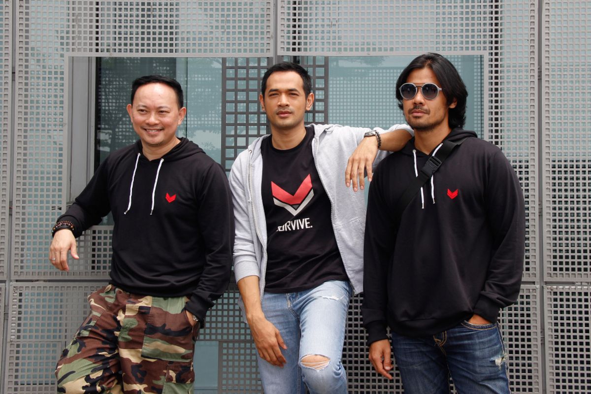 Artis peran Chicco Jerikho, Oka Antara dan Verdi Solaiman saat berkunjung ke redaksi Kompas.com di Menara Kompas, Palmerah Selatan, Jakarta Barat, Senin (4/2/2019).