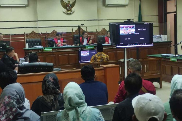 Sidang lanjutan perkara korupsi pemotongan insentif dengan terdakwa eks Bupati Sidoarjo Ahmad Mudlor Ali (Gus Muhdlor), Senin (7/10/2024) di Pengadilan Tipikor Surabaya.