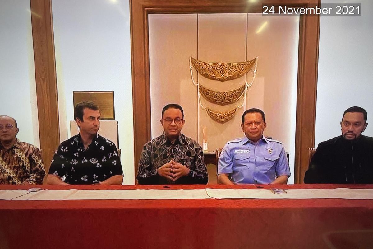 Foto yang beredar Gubernur DKI Jakarta Anies Baswedan (tengah) bersama Co Founder Formula E Alberto Longo (kedua kanan) dan Ketua MPR RI Bambang Soesatyo (kedua kiri).
