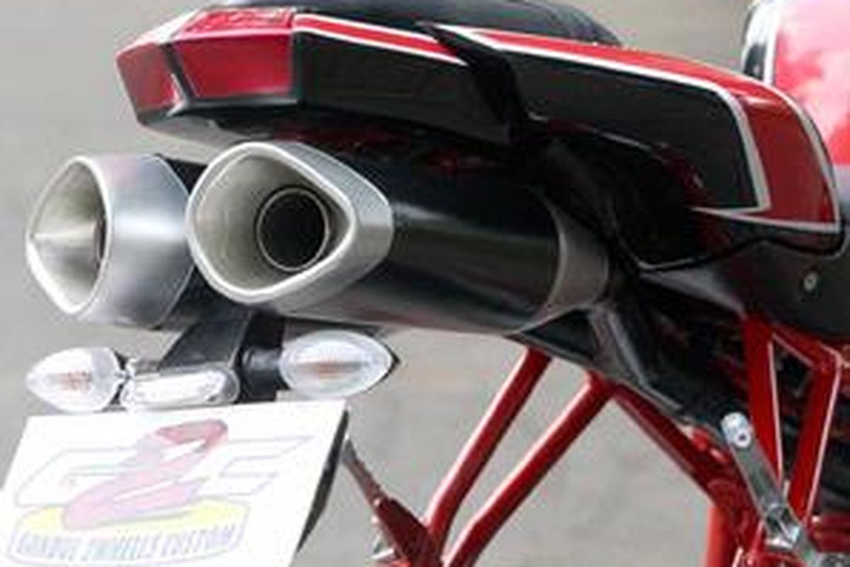 Desain knalpot undertail dengan dua silincer