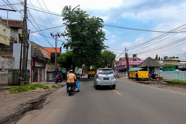 Jalan utama Gempol-Pasuruan.